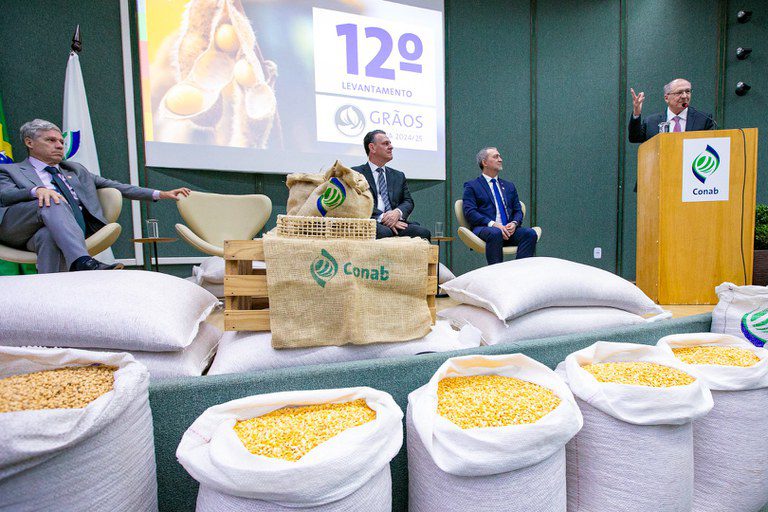 Alckmin destaca apoio da Nova Indústria Brasil à agroindústria em anúncio de safra recorde