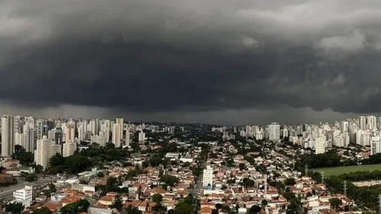 Alerta severo avisa população da Grande São Paulo sobre riscos do forte temporal