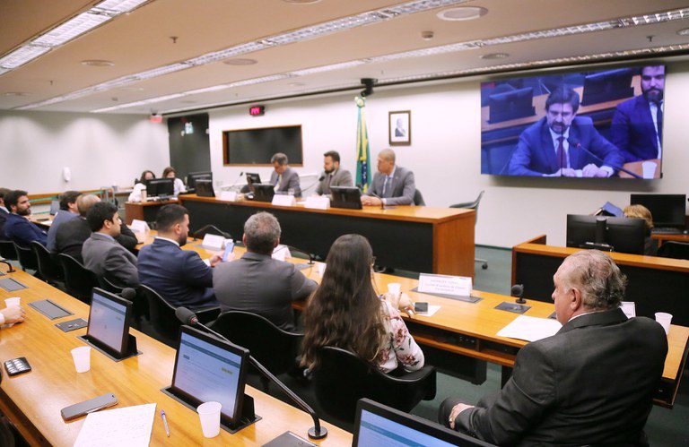 Bets devem transparência à sociedade e retorno aos esportes, diz ministério