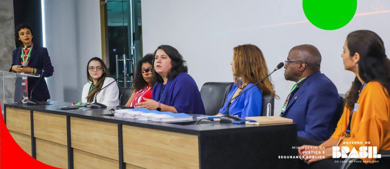 Atendentes do Disque 100 tem capacitação sobre tráfico de pessoas e trabalho escravo