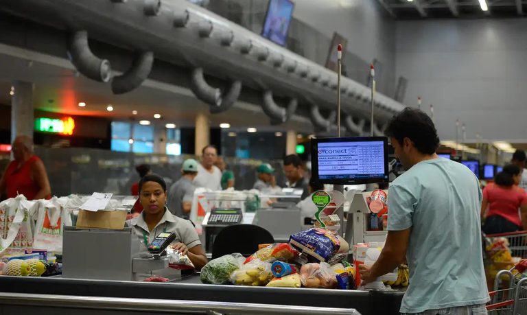 Conab e Dieese registram queda do preço da cesta básica em 24 capitais Conab e Dieese registram queda do preço da cesta básica em 24 capitais