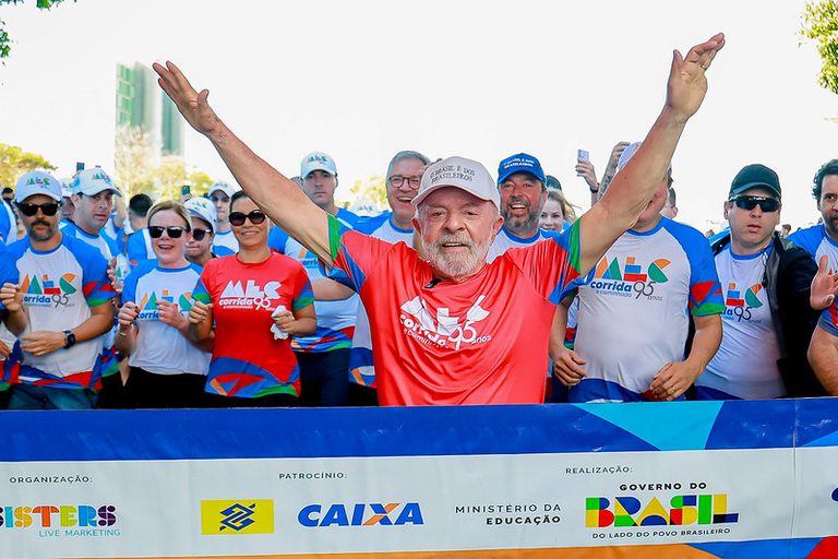 Com a presença de Lula, corrida e caminhada festejam 95 Anos do MEC