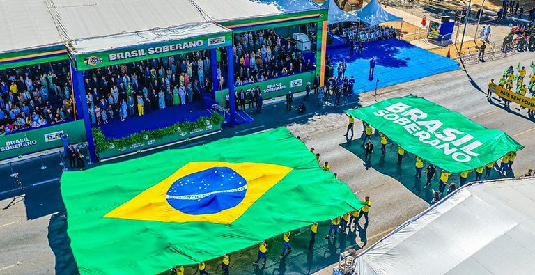 Desfile na Esplanada traz estudantes do Pé-de-Meia, Zé Gotinha, brigadistas florestais e atletas paraolímpicos Desfile na Esplanada traz estudantes do Pé-de-Meia, Zé Gotinha, brigadistas florestais e atletas paraolímpicos