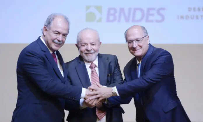 Empresas afetadas pelo tarifaço já podem pedir recursos do Plano Brasil Soberano