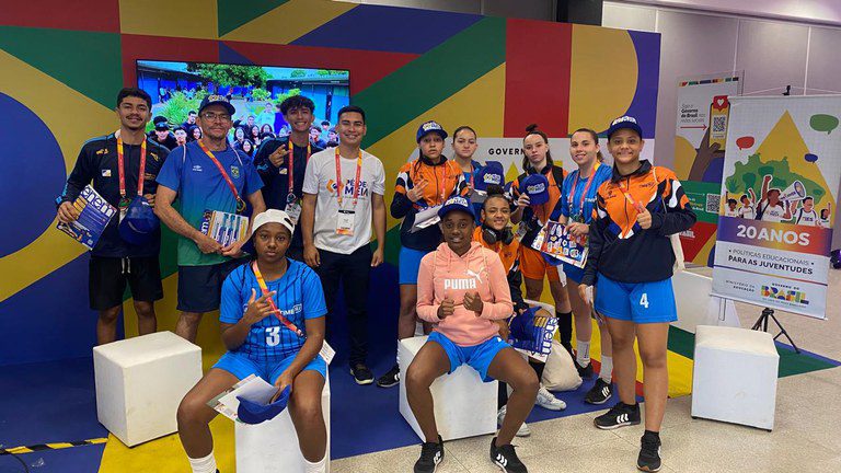 Estudantes do Pé-de-Meia participam dos Jogos da Juventude Estudantes do Pé-de-Meia participam dos Jogos da Juventude