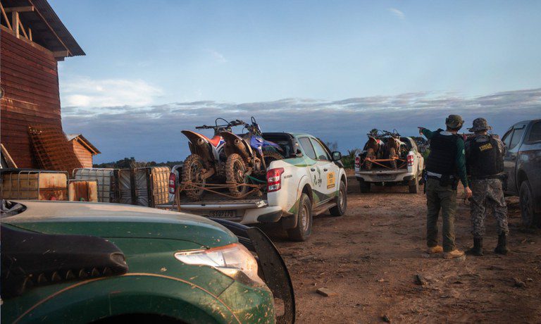 Governo do Brasil ultrapassa marca de 7 mil operações na Terra Yanomami Governo do Brasil ultrapassa marca de 7 mil operações na Terra Yanomami