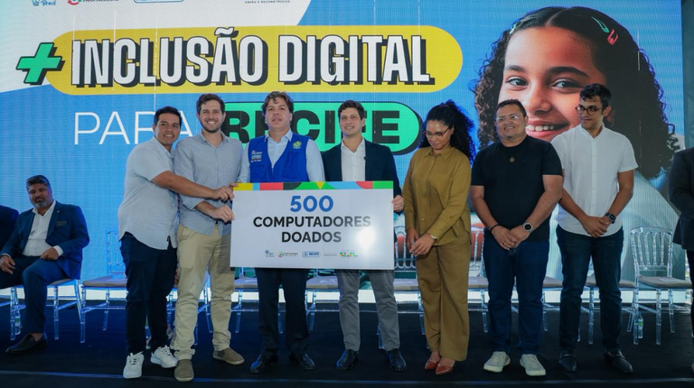 Governo do Brasil doa 500 computadores e faz parceria com Recife por mais conectividade Governo do Brasil doa 500 computadores e faz parceria com Recife por mais conectividade