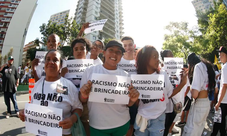 Governo busca propostas da sociedade para enfrentar racismo nas plataformas digitais Governo busca propostas da sociedade para enfrentar racismo nas plataformas digitais