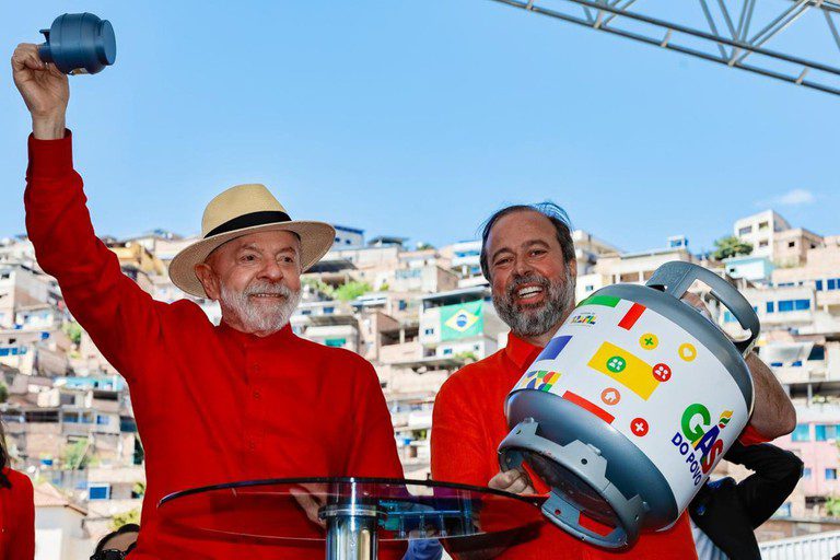 Lula: 'Todo mundo tem que ter direito a comer e, para isso, precisa ter gás para cozinhar' Lula: 'Todo mundo tem que ter direito a comer e, para isso, precisa ter gás para cozinhar'