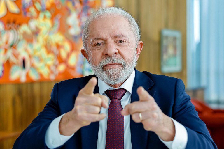 Lula assina MP de R$ 12 bilhões para renegociação de dívidas rurais Lula assina MP de R$ 12 bilhões para renegociação de dívidas rurais