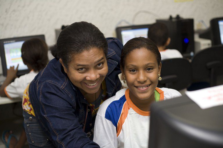 Mais de 65% das escolas públicas têm conectividade adequada