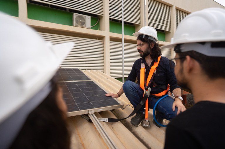 MEC investe na oferta de cursos na área de energias renováveis