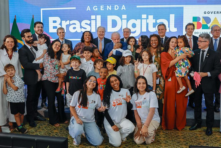 MEC reforça Escolas Conectadas com sanção do ECA Digital