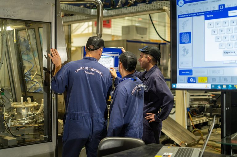 Cresce investimento de médias indústrias em pesquisa e inovação Cresce investimento de médias indústrias em pesquisa e inovação