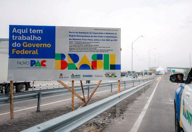Novos viadutos desafogam a Dutra e ampliam acesso ao Aeroporto de Guarulhos Novos viadutos desafogam a Dutra e ampliam acesso ao Aeroporto de Guarulhos