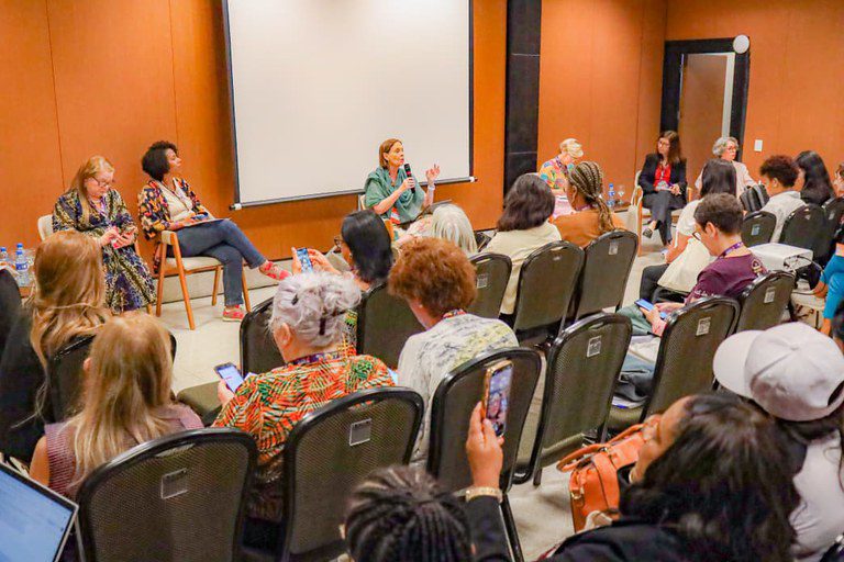 Política Nacional de Cuidados é debatida na 5ª Conferência Nacional de Políticas para as Mulheres Política Nacional de Cuidados é debatida na 5ª Conferência Nacional de Políticas para as Mulheres