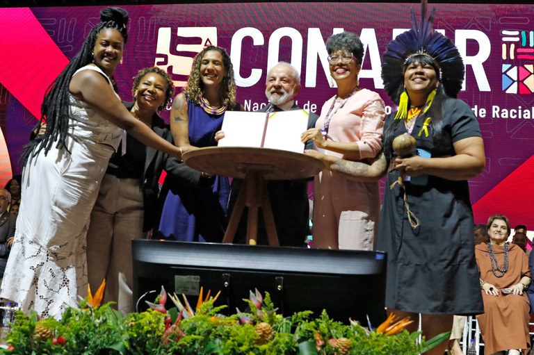 Lula abre conferência de igualdade racial valorizando persistência na luta por reparação