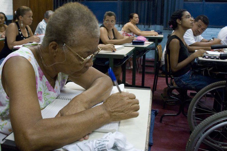 Programa Brasil alfabetizado encerra novo ciclo com mais de 92 mil matrículas Programa Brasil alfabetizado encerra novo ciclo com mais de 92 mil matrículas