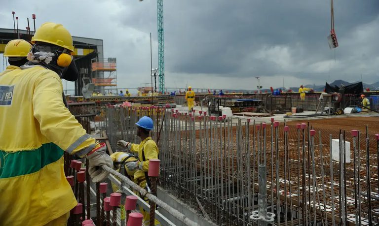 Salários no setor de construção civil sobem 1,18% em agosto, segundo o IBGE