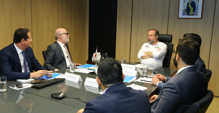 Silveira recebe representantes das distribuidoras de GLP para alinhar Gás do Povo
