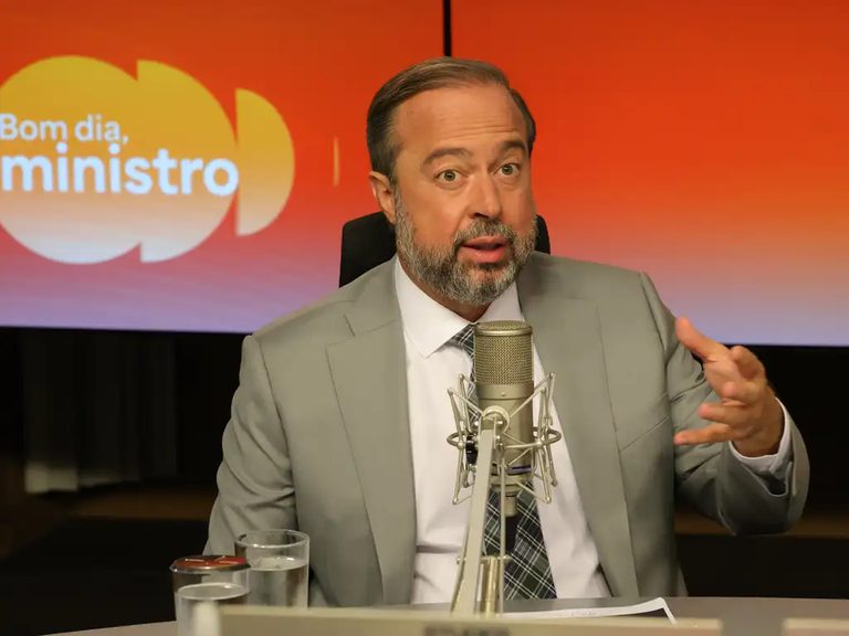 ‘Não foi falta de energia’, afirma ministro sobre falha no sistema que atingiu 13 estados e o DF ‘Não foi falta de energia’, afirma ministro sobre falha no sistema que atingiu 13 estados e o DF