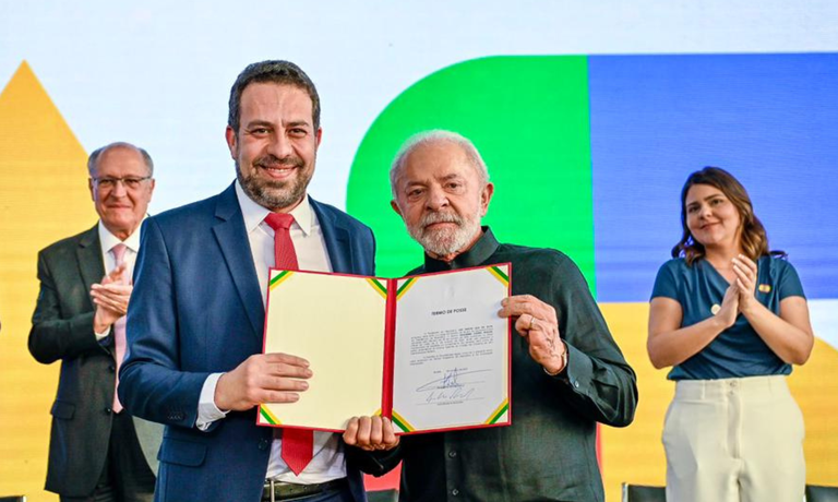 'Missão é colocar o Governo na rua, ouvir as pessoas e conversar olho no olho', afirma Boulos