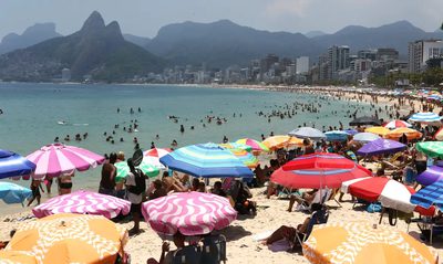 69% dos turistas estrangeiros no Brasil têm empregos tradicionais e estáveis