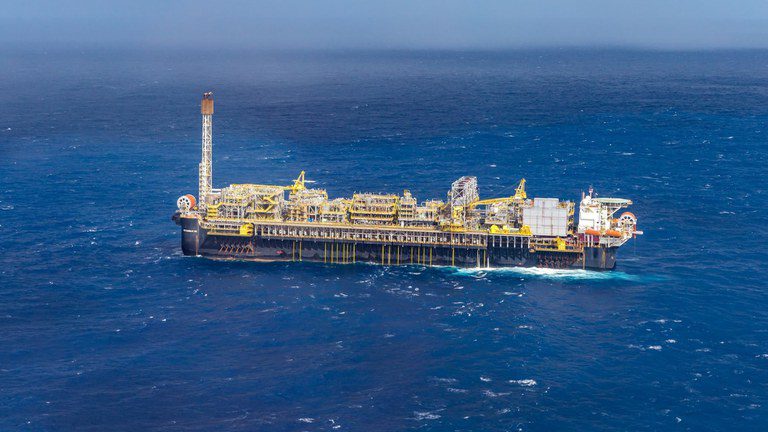 Em disputa com petroleiras, AGU garante R$ 22 bilhões em poder da União