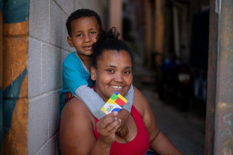 Bolsa Família protege a infância e abre caminhos com mais oportunidades Bolsa Família protege a infância e abre caminhos com mais oportunidades