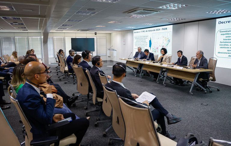 Brasil e China trocam experiências sobre desenvolvimento regional e transformação digital