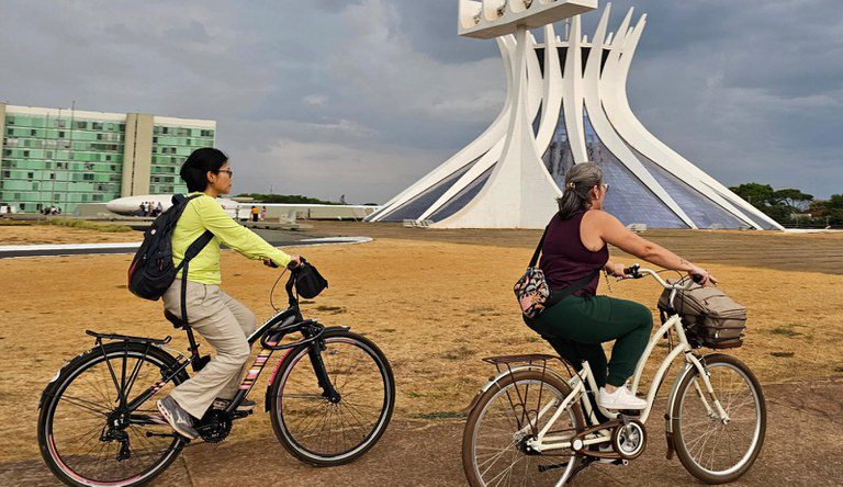 Brasil e Holanda no pedal: programa incentiva mobilidade ativa perto da COP 30 Brasil e Holanda no pedal: programa incentiva mobilidade ativa perto da COP 30