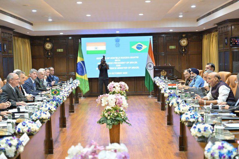 Brasil e Índia dialogam sobre oportunidades de cooperação em Defesa Brasil e Índia dialogam sobre oportunidades de cooperação em Defesa