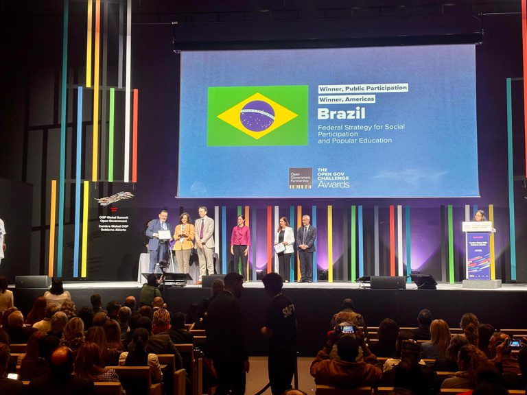 Brasil recebe prêmio internacional por política de participação social Brasil recebe prêmio internacional por política de participação social
