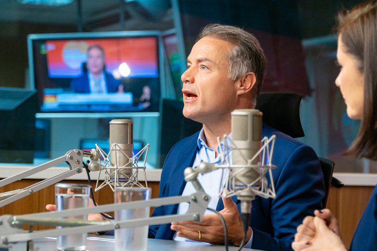 CNH mais acessível: 'Permitir que o cidadão estude onde quiser', diz Renan Filho CNH mais acessível: 'Permitir que o cidadão estude onde quiser', diz Renan Filho