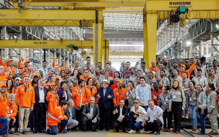 'Estou aqui para recuperar a indústria naval brasileira', diz Lula ao anunciar investimentos na Bahia 'Estou aqui para recuperar a indústria naval brasileira', diz Lula ao anunciar investimentos na Bahia