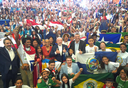 Estudantes entregam a Lula carta-compromisso por um Brasil mais sustentável Estudantes entregam a Lula carta-compromisso por um Brasil mais sustentável