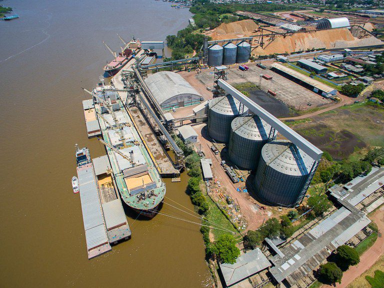 Exportação de milho impulsiona movimentação nos portos do Norte Exportação de milho impulsiona movimentação nos portos do Norte