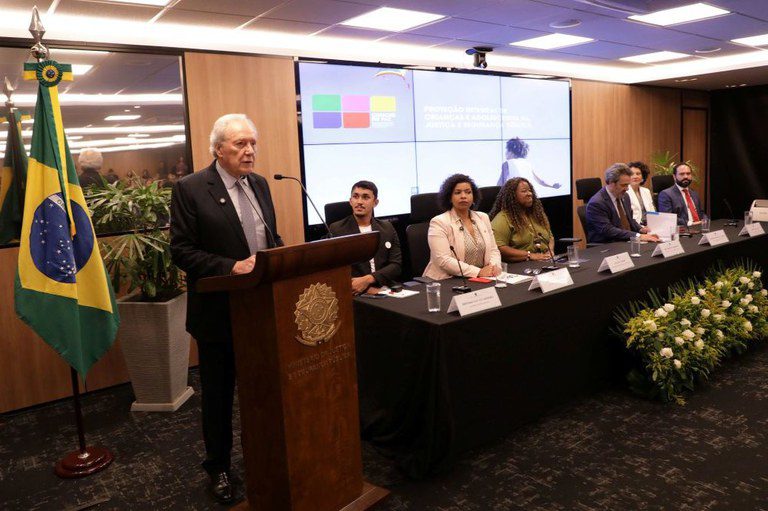 Governo do Brasil anuncia novos atos para proteção dos direitos de crianças e adolescentes Governo do Brasil anuncia novos atos para proteção dos direitos de crianças e adolescentes
