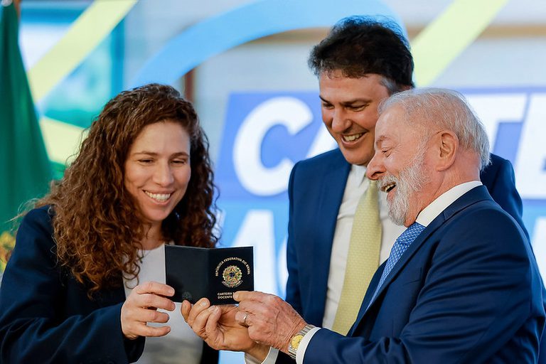 Governo autoriza contratar 6,7 mil professores e técnicos em universidades federais Governo autoriza contratar 6,7 mil professores e técnicos em universidades federais
