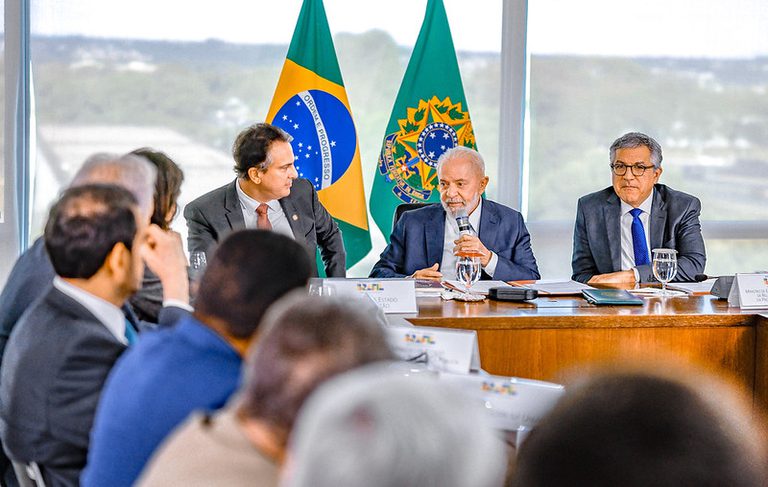 Governo oferta R$ 20 bi para obras em educação e saúde de estados e municípios Governo oferta R$ 20 bi para obras em educação e saúde de estados e municípios