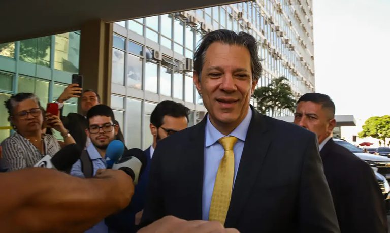 Haddad celebra votação histórica: isenção do IR de quem ganha até R$ 5 mil combate desigualdade