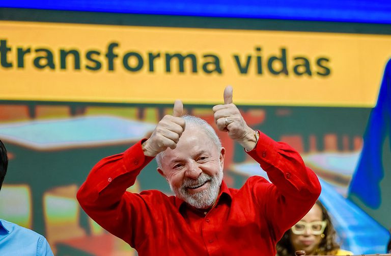 Lula anuncia investimento de mais de R$ 100 milhões para cursinhos populares. Assista Lula anuncia investimento de mais de R$ 100 milhões para cursinhos populares. Assista