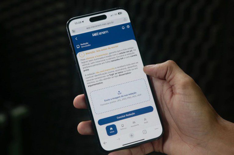 Lula incentiva preparação para o Enem com novo app: 'Faça o simuladão e seja o melhor aluno' Lula incentiva preparação para o Enem com novo app: 'Faça o simuladão e seja o melhor aluno'