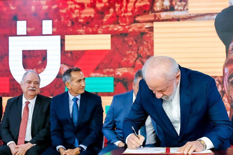 Luz do Povo: Lula sanciona programa que garante energia gratuita para famílias de baixa renda Luz do Povo: Lula sanciona programa que garante energia gratuita para famílias de baixa renda