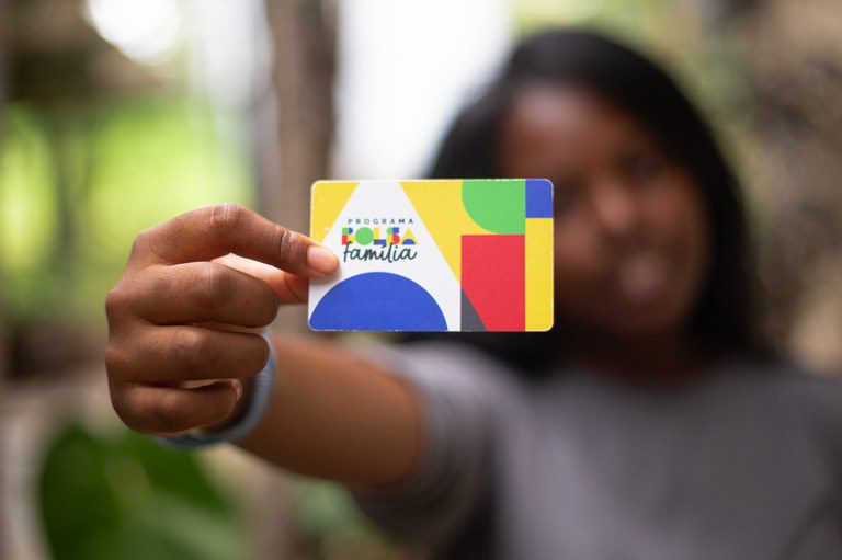 Ministério reforça que informação sobre pagamento do 13º do Bolsa Família é falsa Ministério reforça que informação sobre pagamento do 13º do Bolsa Família é falsa