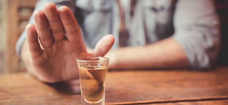 Governo confirma 113 registros de intoxicação por metanol em bebidas alcoólicas
