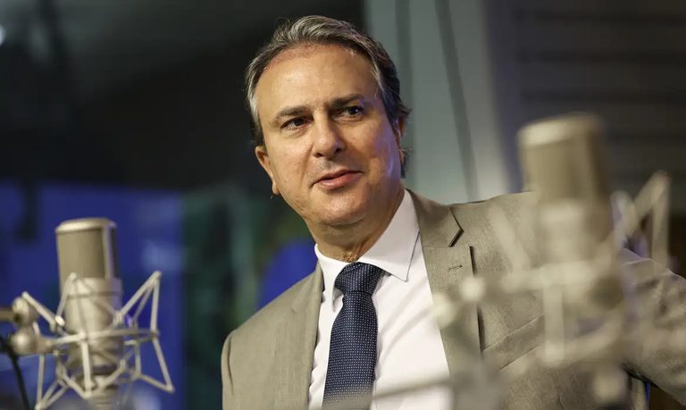 Camilo Santana diz que programas do MEC estimulam formação permanente dos professores Camilo Santana diz que programas do MEC estimulam formação permanente dos professores