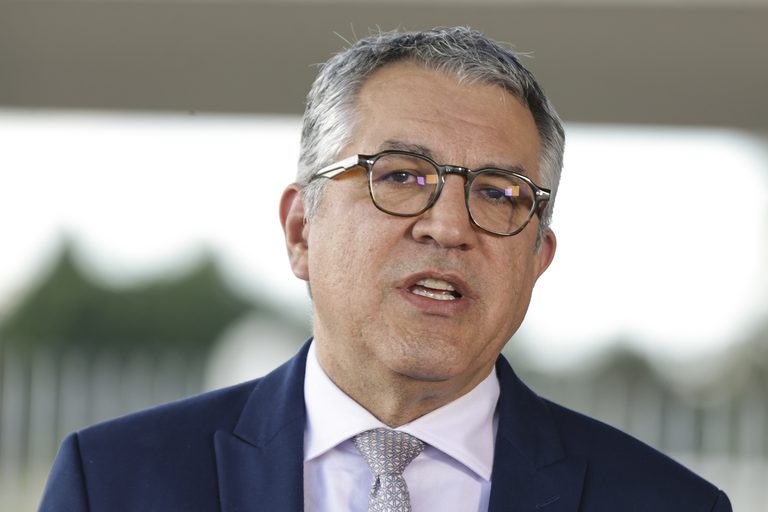 Padilha chama sociedade para vacinação de crianças e adolescentes neste sábado Padilha chama sociedade para vacinação de crianças e adolescentes neste sábado