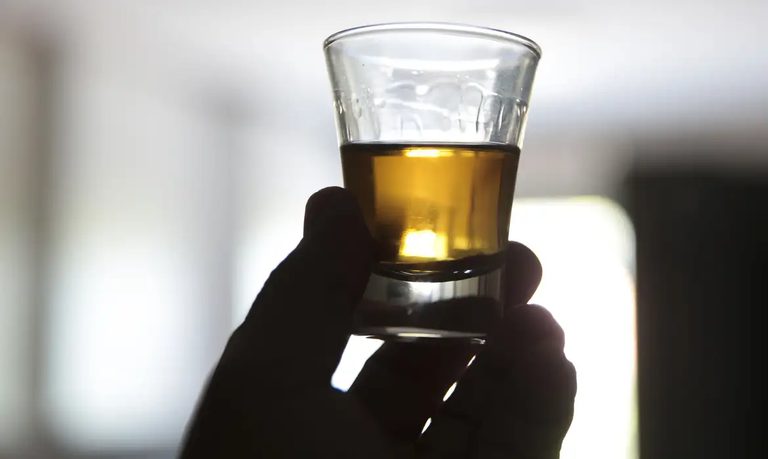Lula sanciona lei que amplia pena para quem vende bebidas alcoólicas a crianças e adolescentes