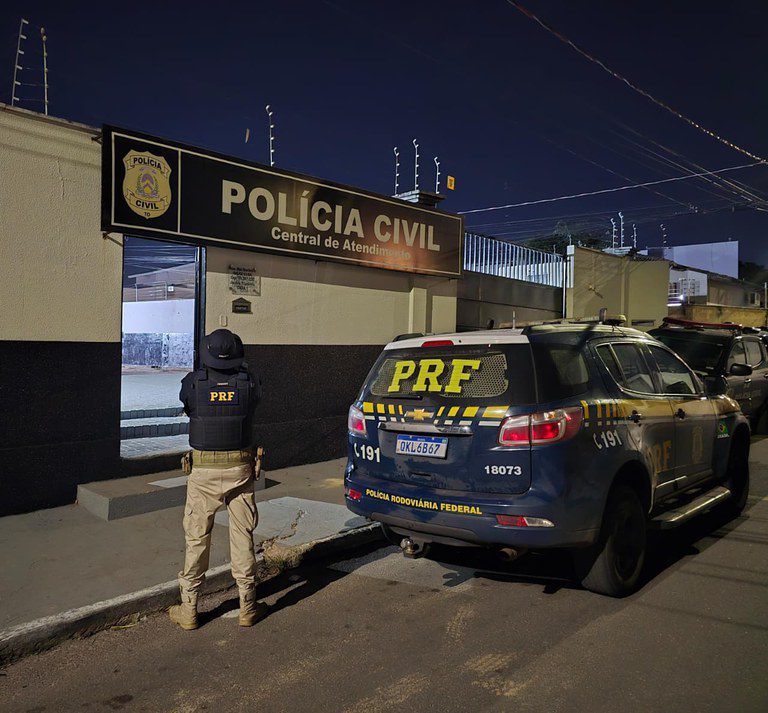 Relatos de um dia de trabalho da PF e da PRF em conjunto com forças estaduais Relatos de um dia de trabalho da PF e da PRF em conjunto com forças estaduais